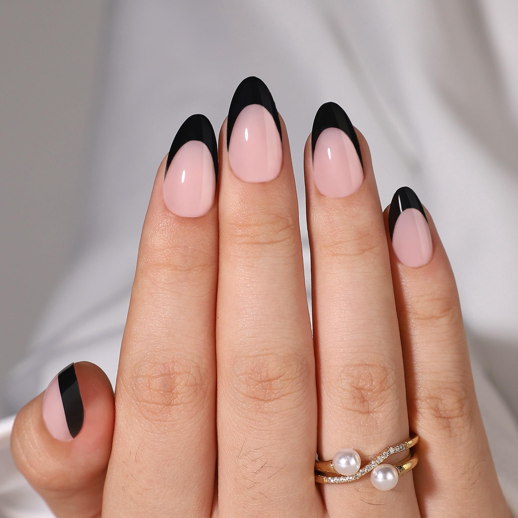 RTKHFZE glue-on nails with adhesive tabs support versatile wear from long-lasting to short-term use.