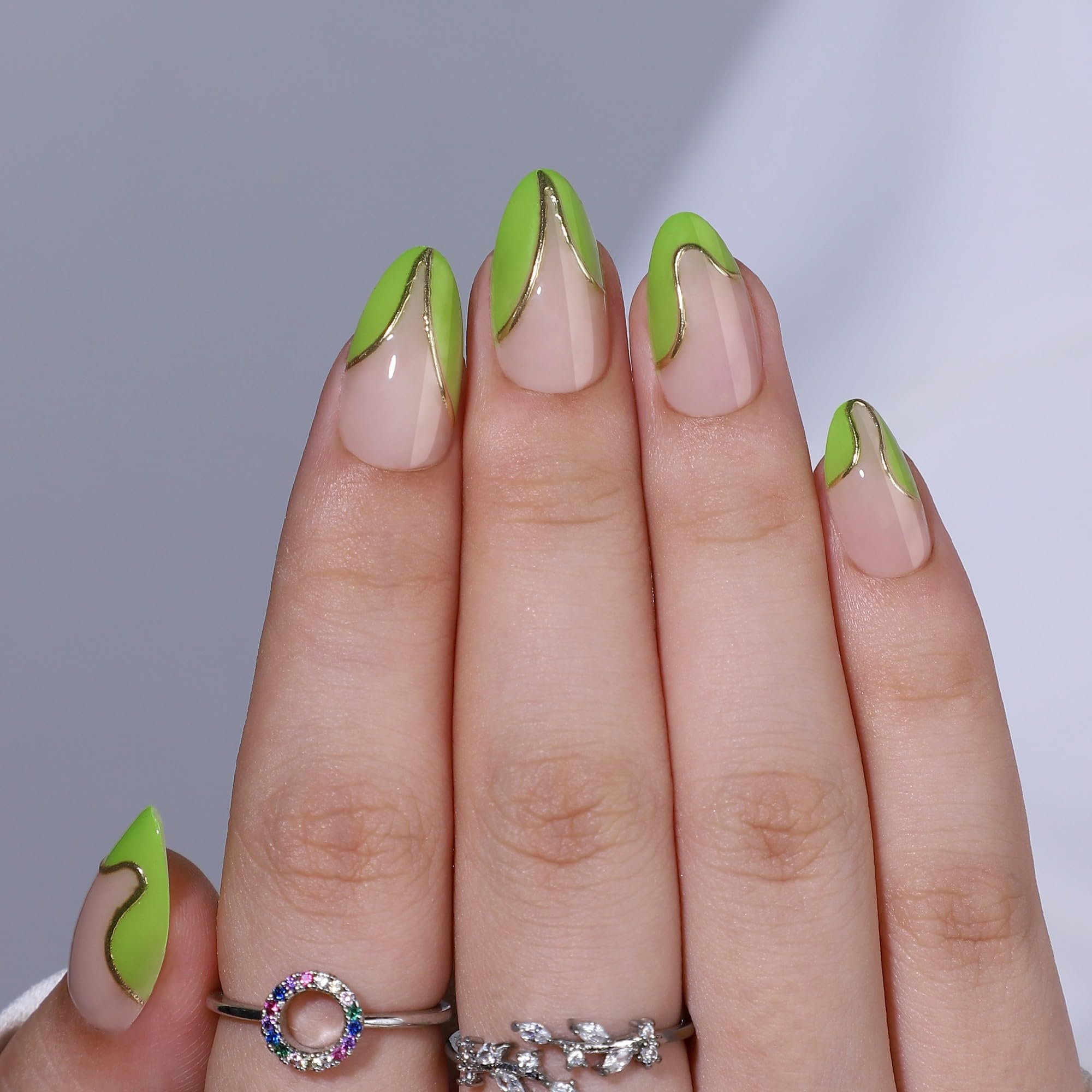 RTKHFZE press-on almond nails offer a natural fit with a flexible, comfortable feel.