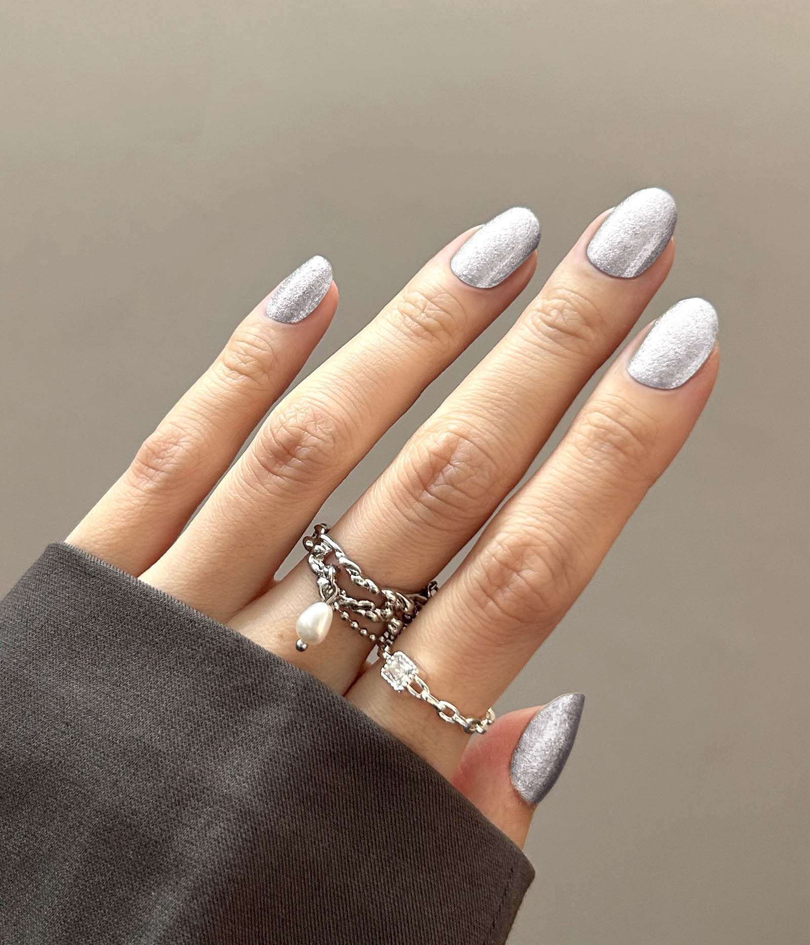 Ruyeefam nail polish strips application demo for easy on-nail use.