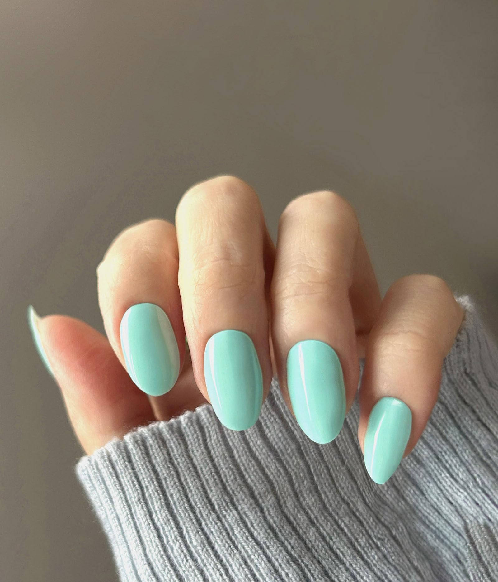 ruyeefam no-uv-lamp-needed wraps let you skip lamps for a quick manicure.