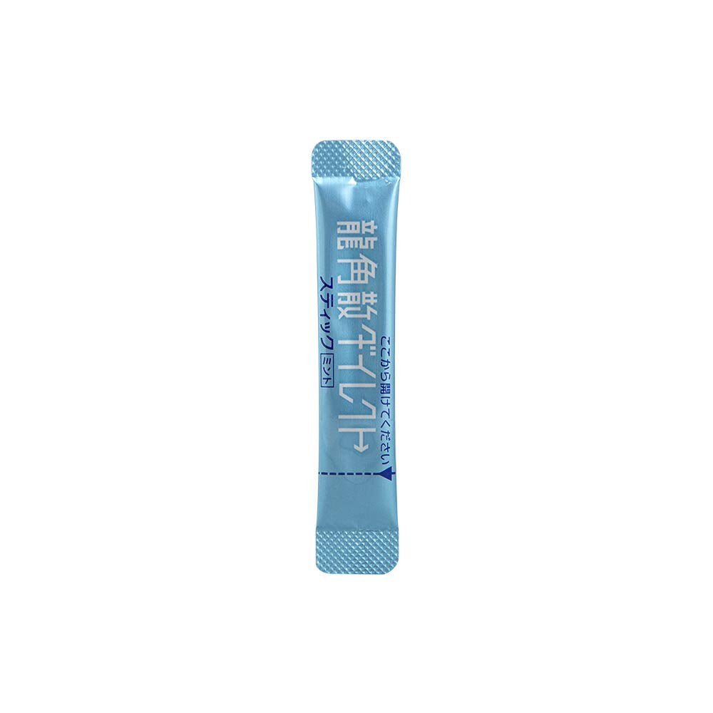 Person using Ryukakusan Direct Mint sachet (no water needed)