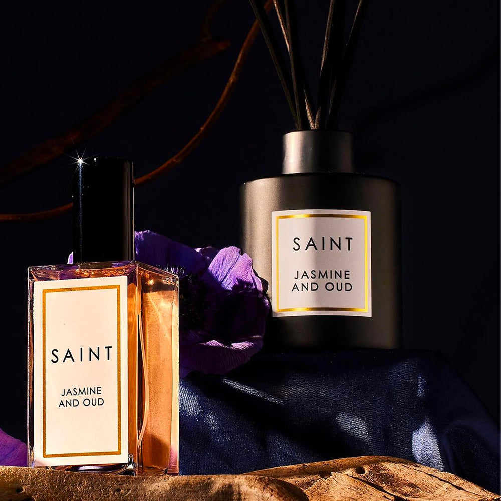 SAINT diffuser sticks and oil bottle show even diffusion for calm living areas.