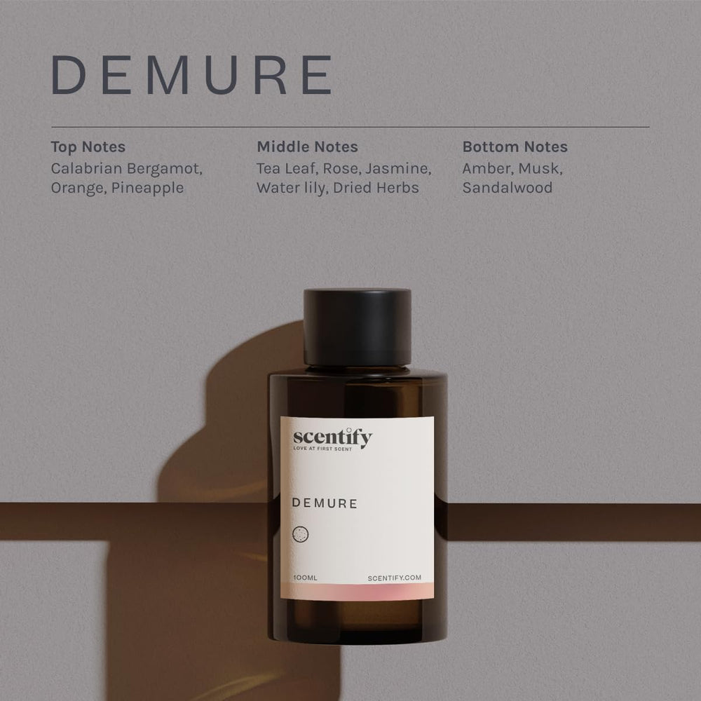 Tea leaf, rose, jasmine, water lily and dried herbs middle notes of Demure oil