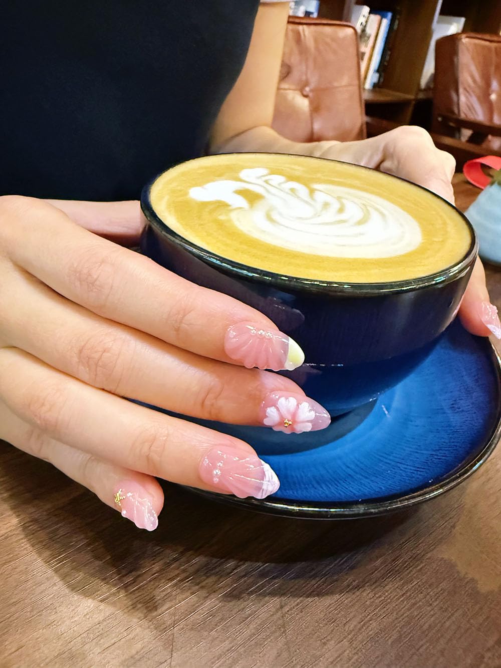 Seafish A02 soft pink gradient nails with starfish and seashell accents