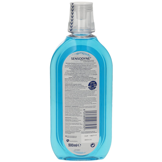 Close-up of Sensodyne Enjuag 500 Cool Mint mouthwash label