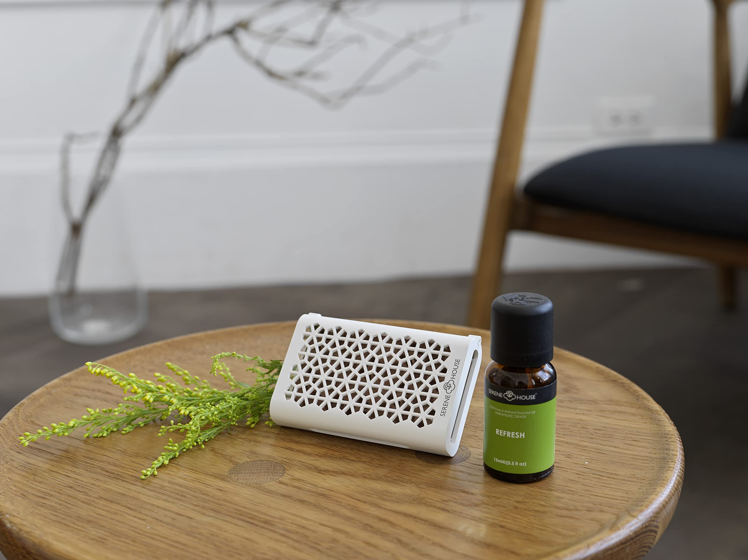 Serene House Puccini diffuser packaging or user guide in white