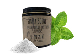Bentonite clay and Himalayan salt ingredients in Simply Sooney powder