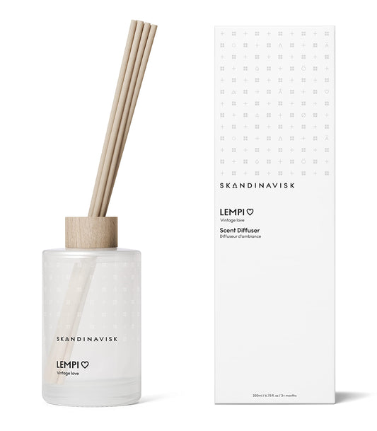 Front view of Skandinavisk LEMPI Love diffuser with 8 reeds