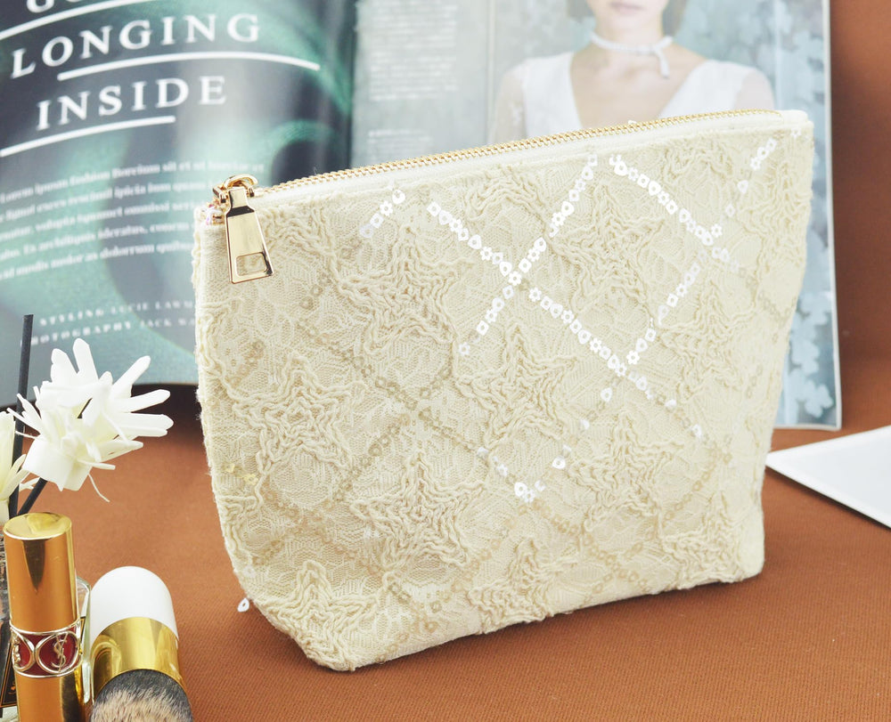 Sliimagetu travel-friendly pouch ideal for cosmetics and small accessories.