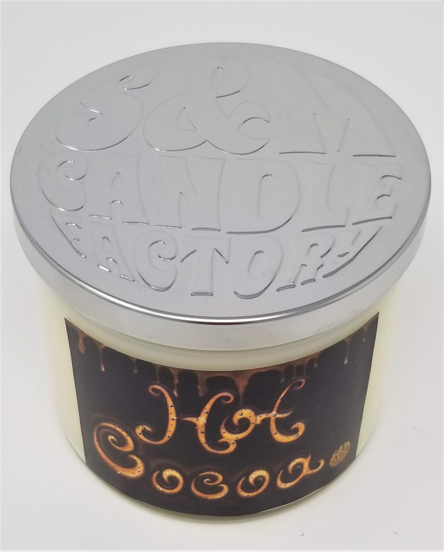 S&M Candle Factory close-up of creamy milk, chocolate and marshmallow notes for cozy evenings.