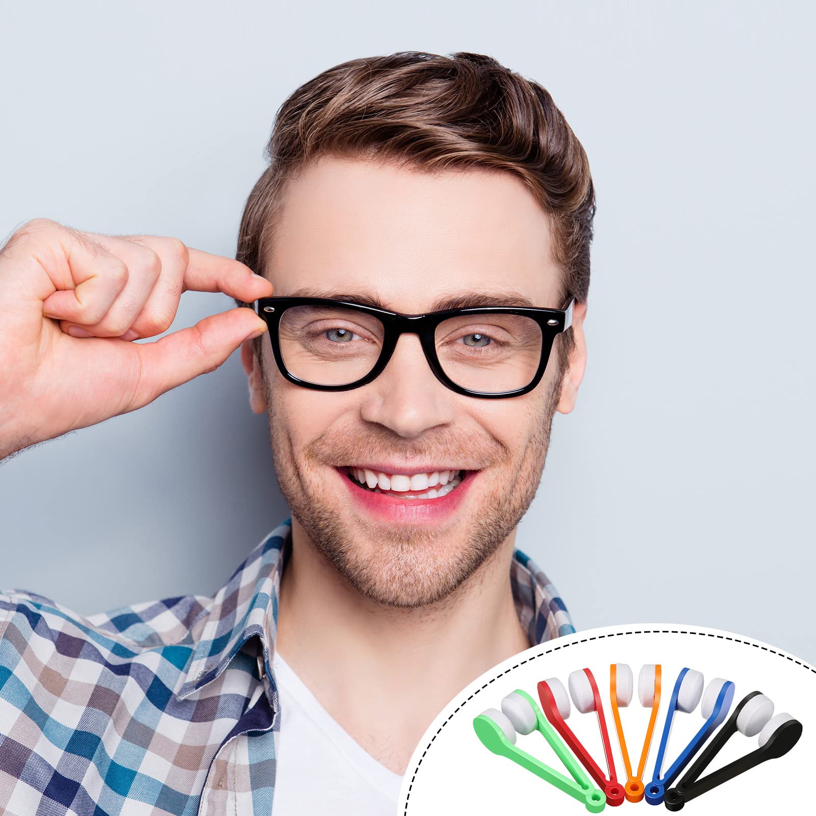 Compact pocket sized eyeglasses cleaning tool with clip
