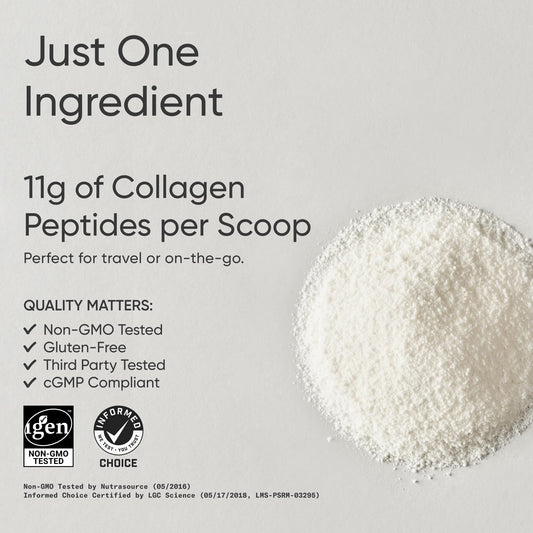 Scoop with collagen peptides powder