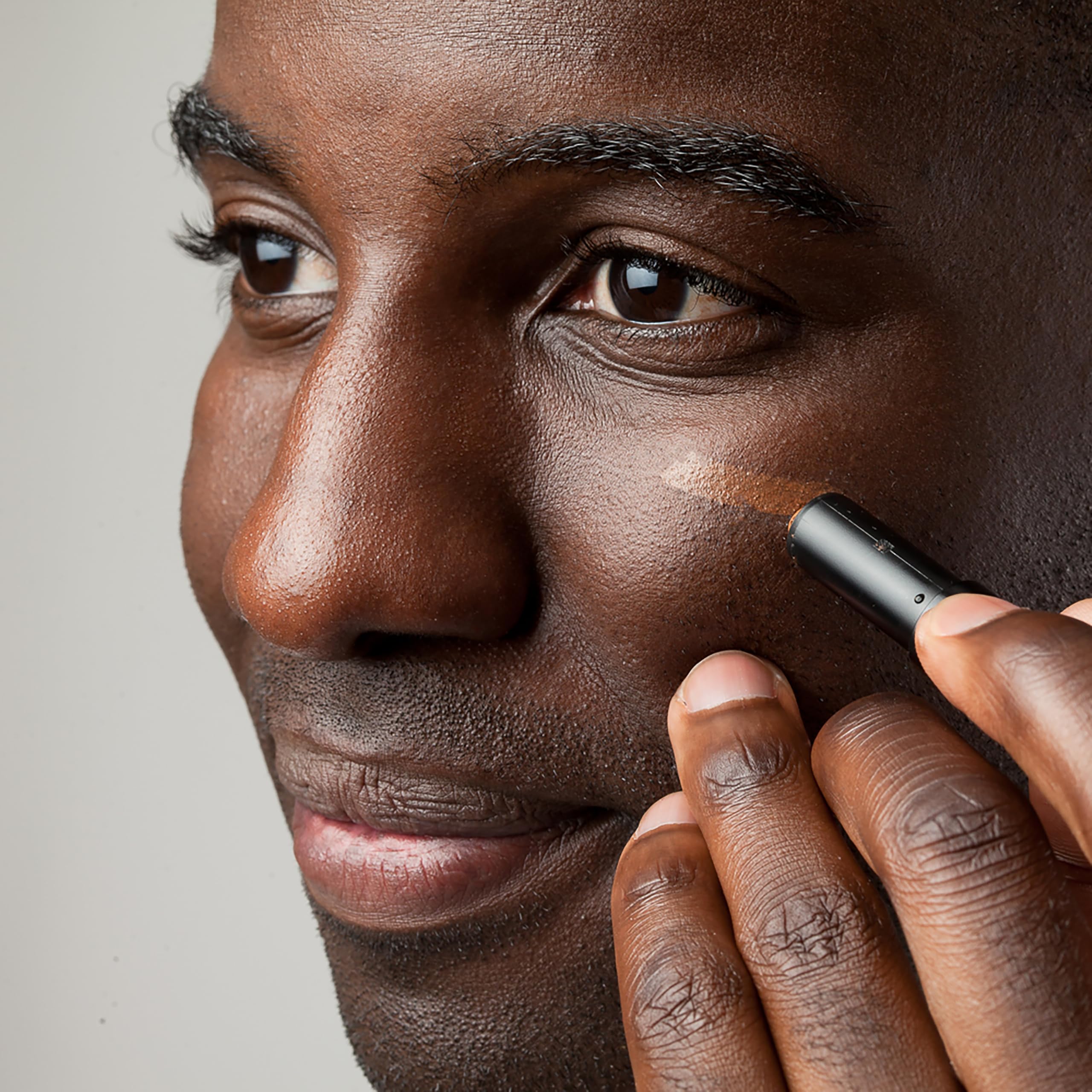 Stryx Concealer Stick No-residue coverage looks natural after application.