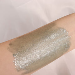 SUAKE eye makeup collection offering vibrant shades for creative looks.