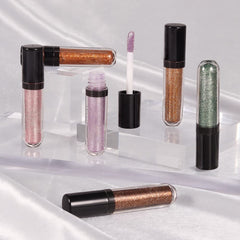 SUAKE shadows wet or dry for customizable shimmer and blendability.