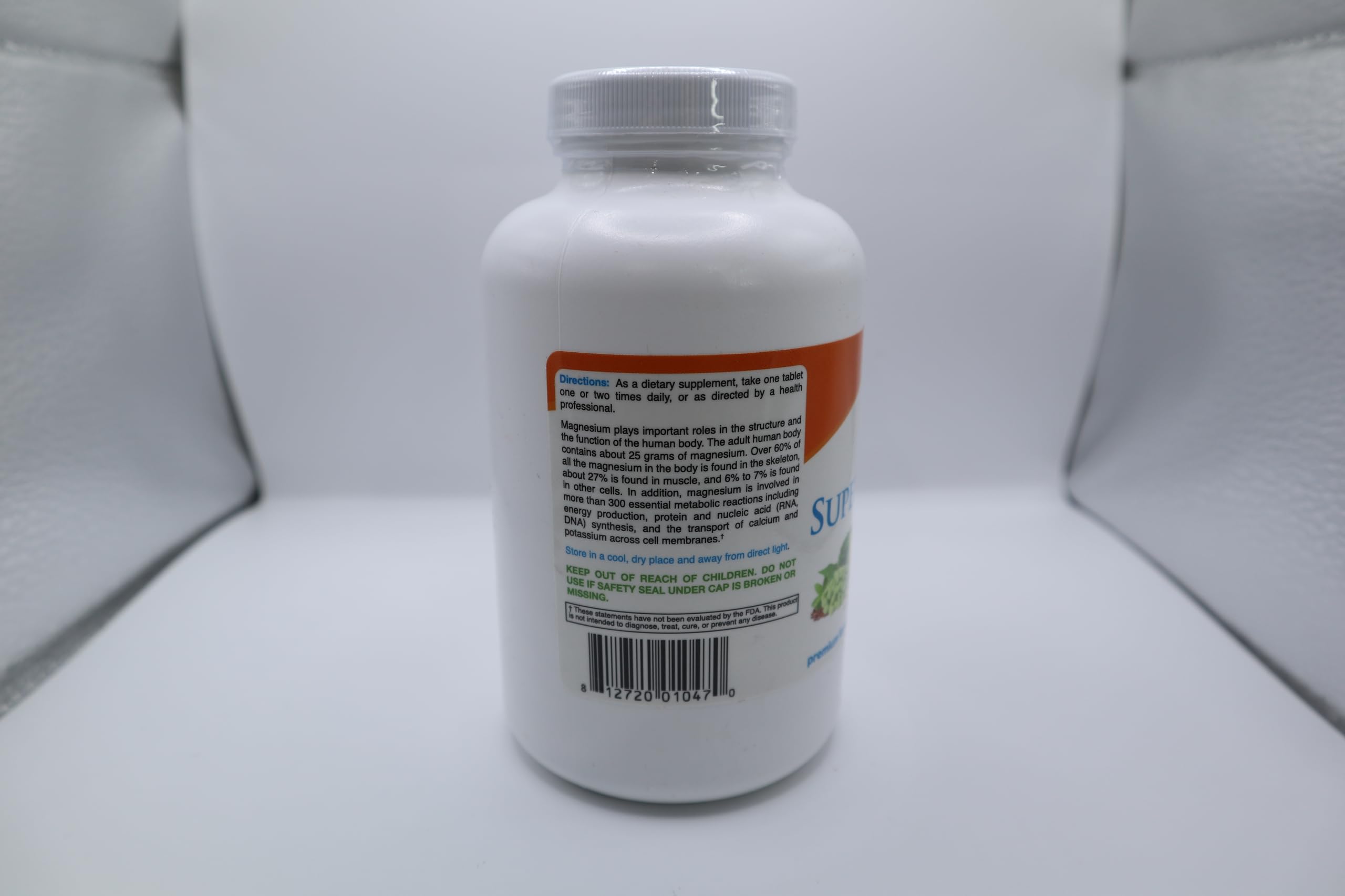 Vegan-friendly and organic badge on the magnesium supplement packaging