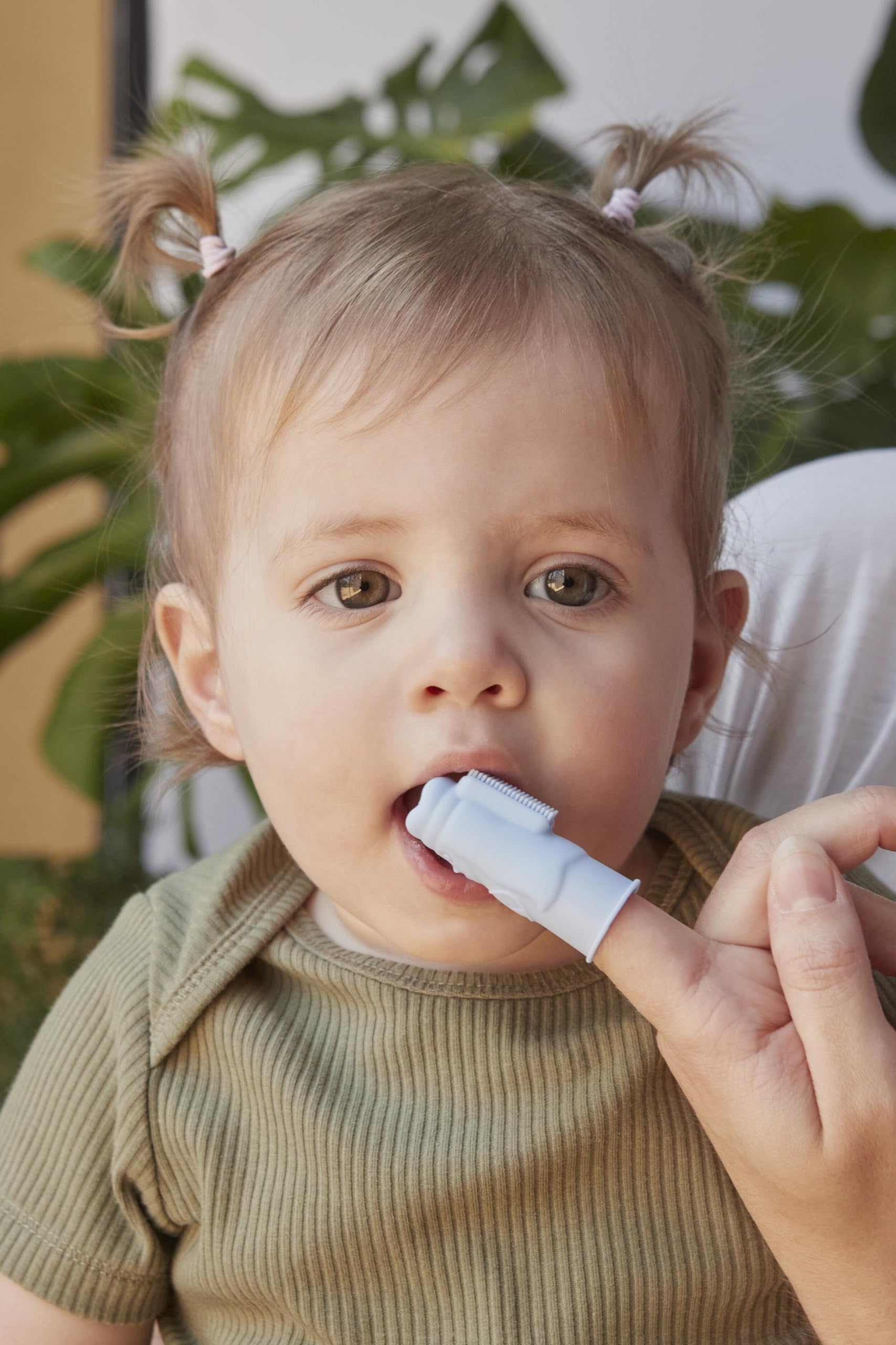 Finger brush with built-in bite block protecting parents' fingers