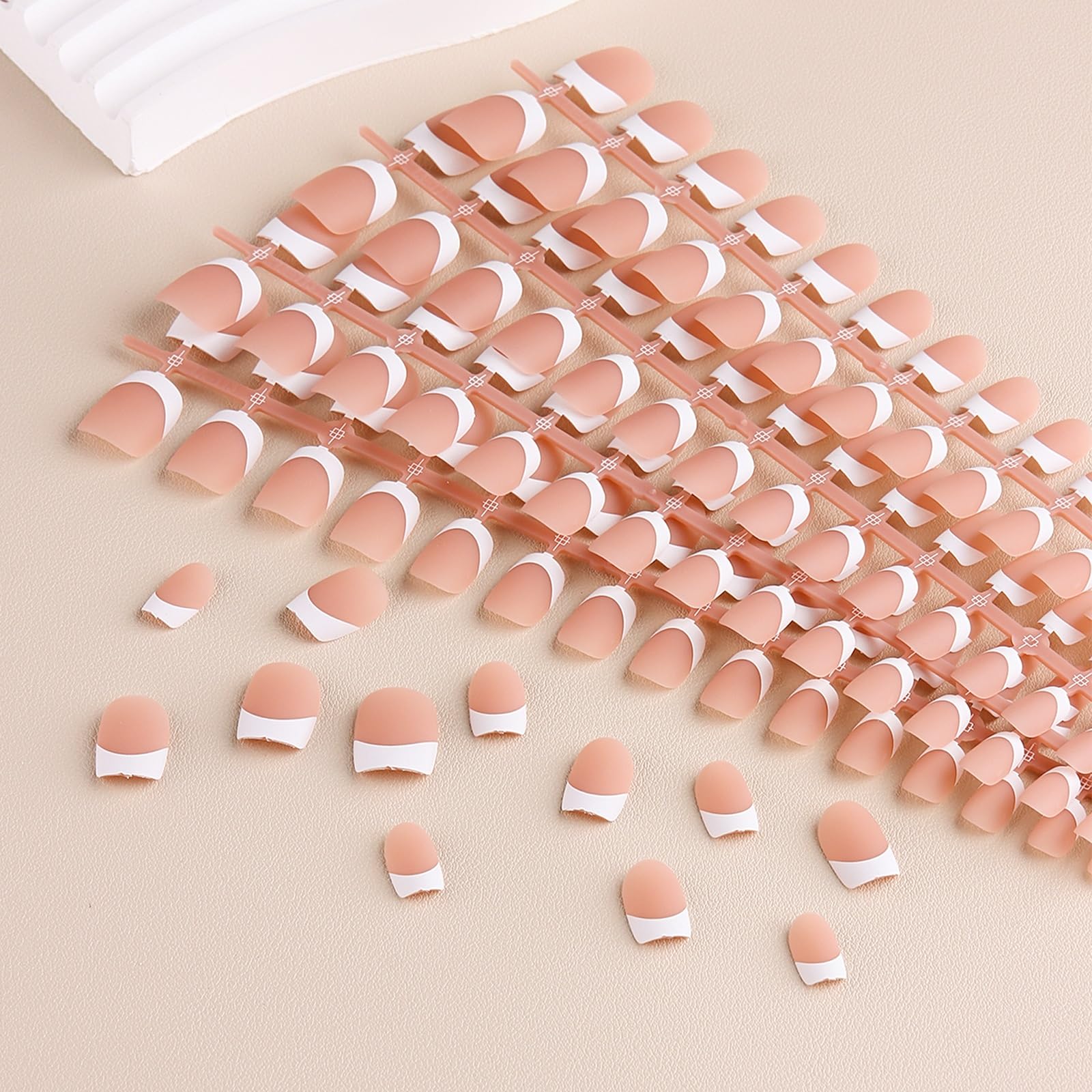 SUTOKAKA durable gel press-ons ideal for DIY at-home manicures.