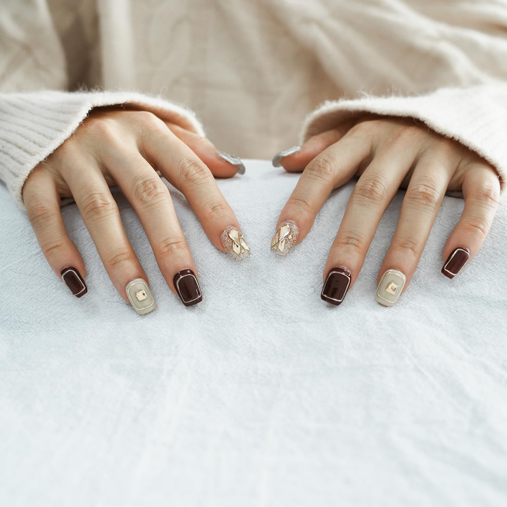 Tesytto 3D rhinestones nails for glamorous wedding style.
