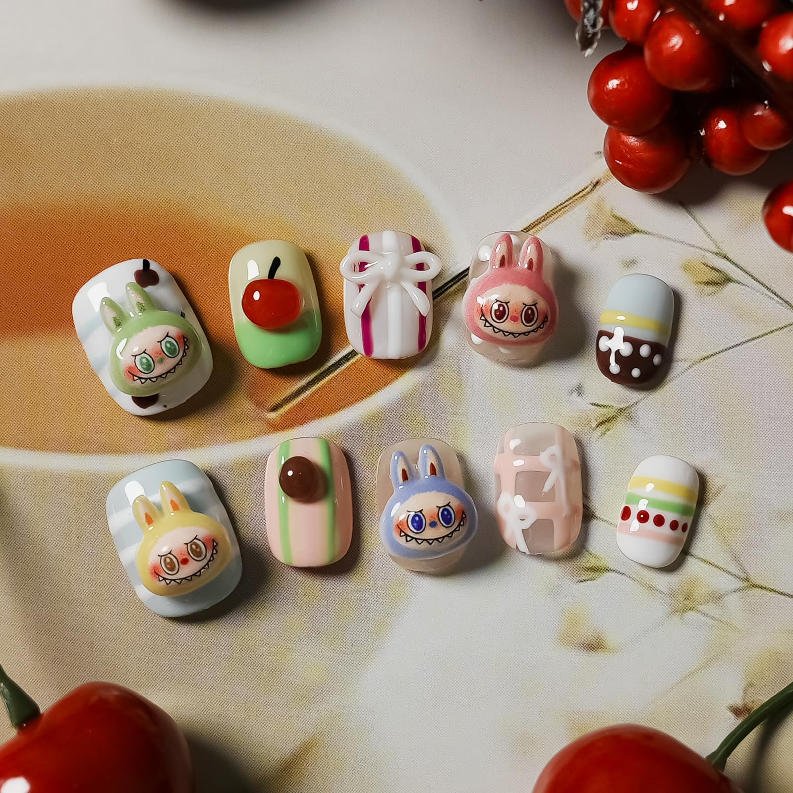 Tesytto gift-ready nail kit makes a charming present