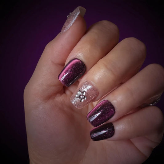 Tesytto Neon press-on nails con cat eye pink-purple glitter en forma corta de ataúd para look atrevido