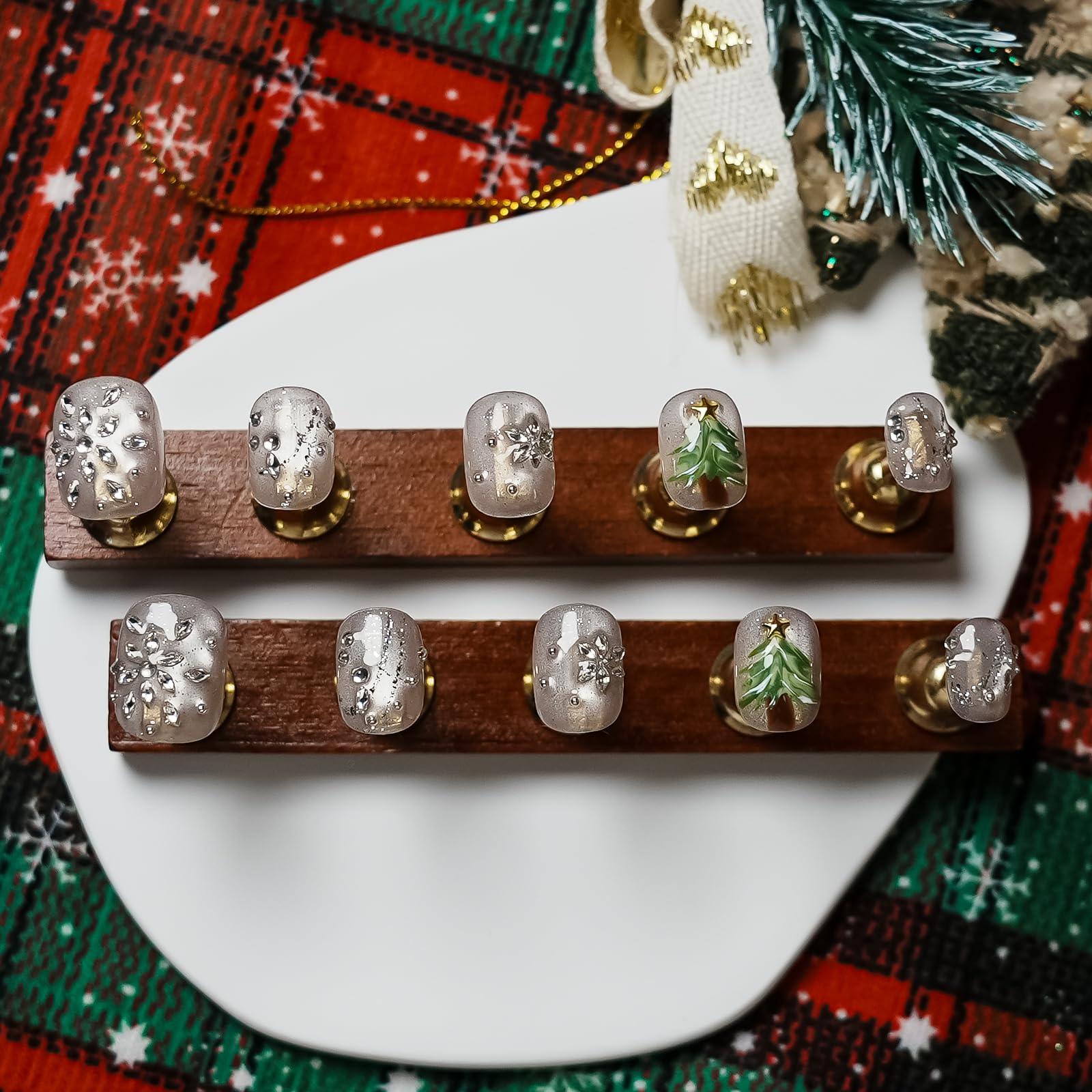Tesytto Winter Bling nails offer durable, flexible wear for events and photos.