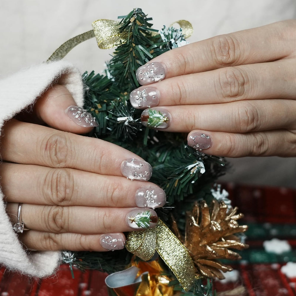 Tesytto Winter Bling nails showcase tree light design for a cozy seasonal glow.