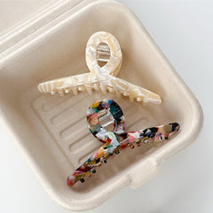 Textention stylish tortoise shell clip complements everyday outfits