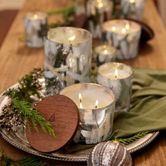 Cedarwood and sandalwood aroma profile on Frasier Fir candle