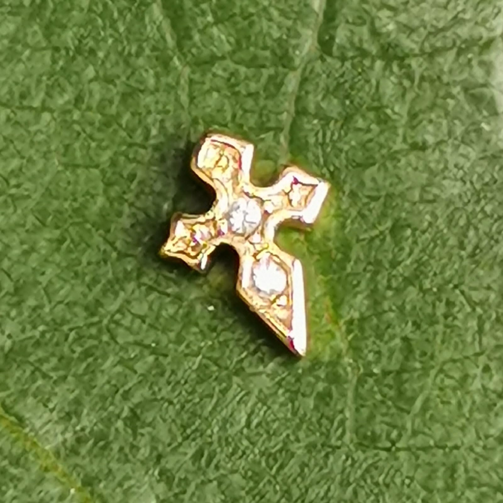 Lightning shape tooth gem 3x4.5mm