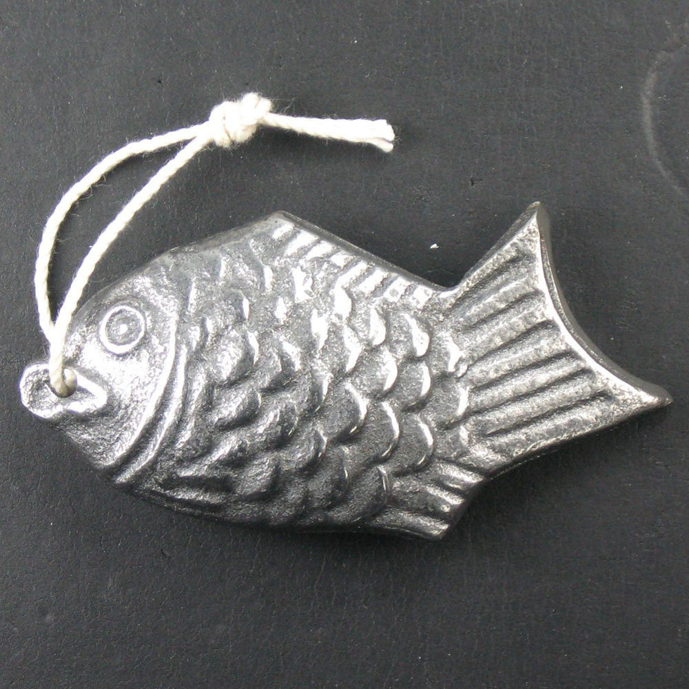 Close-up of 80x40mm cast iron cooking iron from Japan