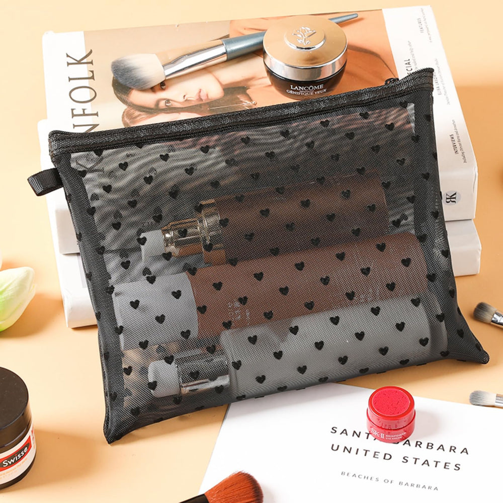 TRAKWAN diverse-size set demonstrates organized packing for cosmetics, toiletries, cards, and small gadgets