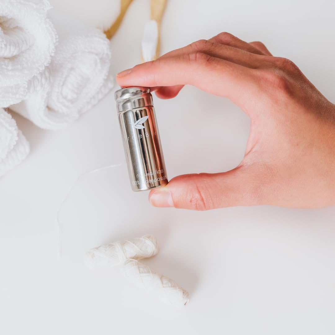 Mint-flavored silk floss waxed with Candelilla in dispenser