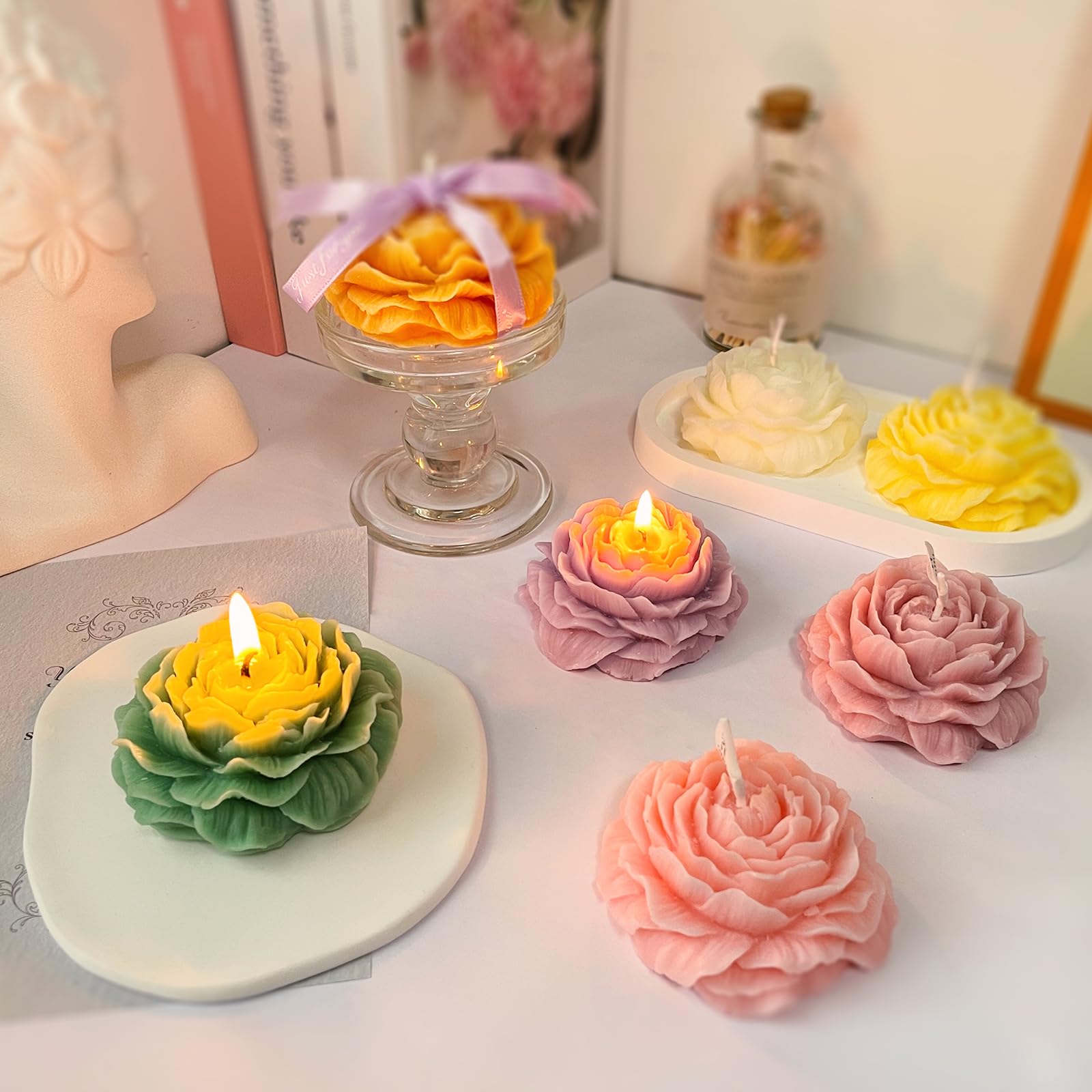 Jasmine-scented candle with peony flower shape