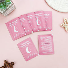 twoworld 200 feminine wipes pocket-pack image indicates compact travel use.