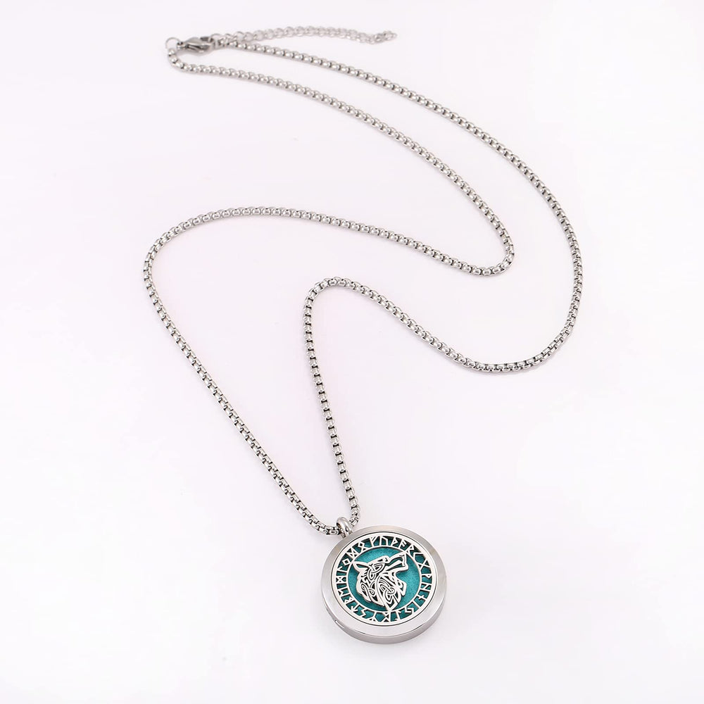 UTHOSMDO Gift-set Viking jewelry closeup, ideal for gifting occasions.