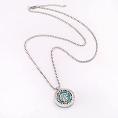 UTHOSMDO Gift-set Viking jewelry closeup, ideal for gifting occasions.
