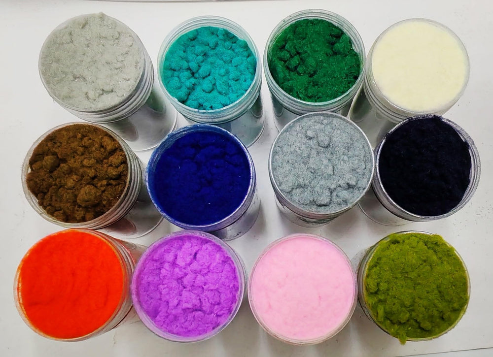 Individual 20ml jars with secure lids prevent spills during nail art.