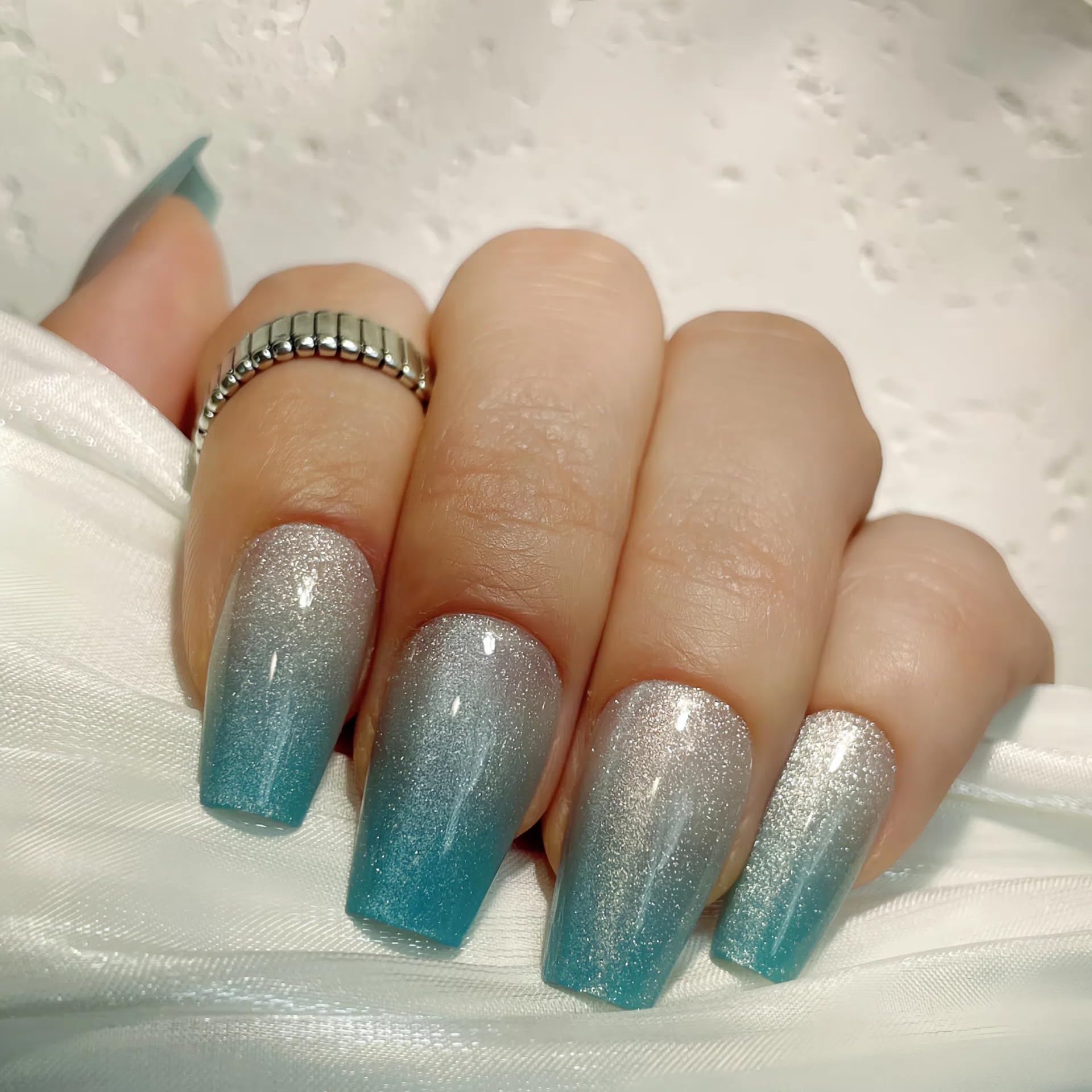 Close-up of vesweet mint green cat eye nails ombre details for daily wear.