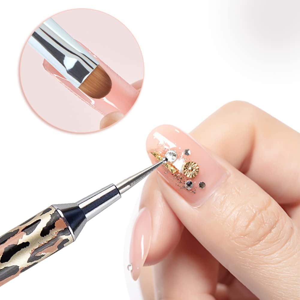 VONYA French tip brush with precise angle for clean, professional manicures.