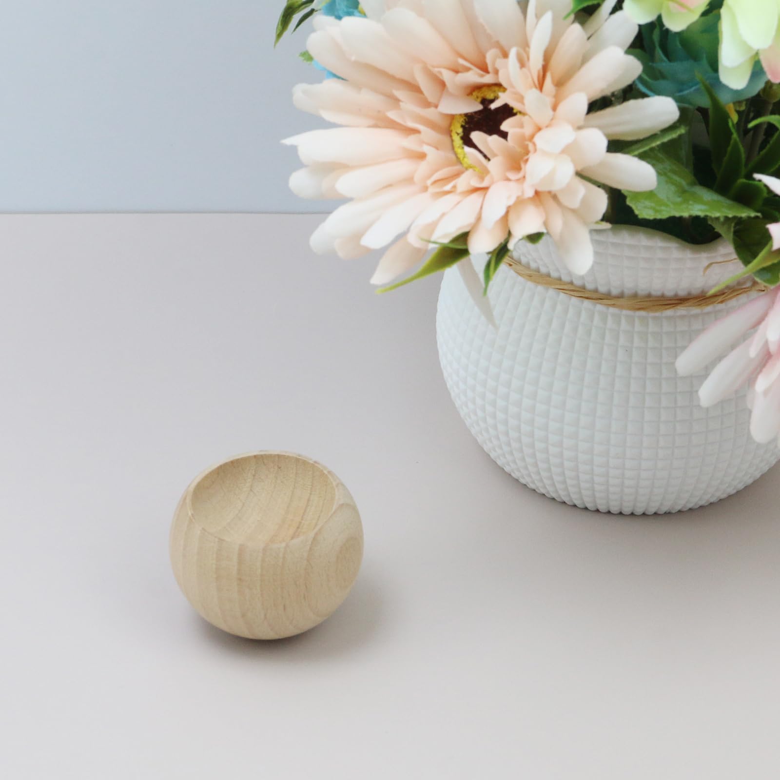 Wealrit egg-shaped diffuser, top view, showcases natural finish for aroma diffusion