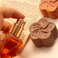Groove design on wooden diffuser for oil absorption