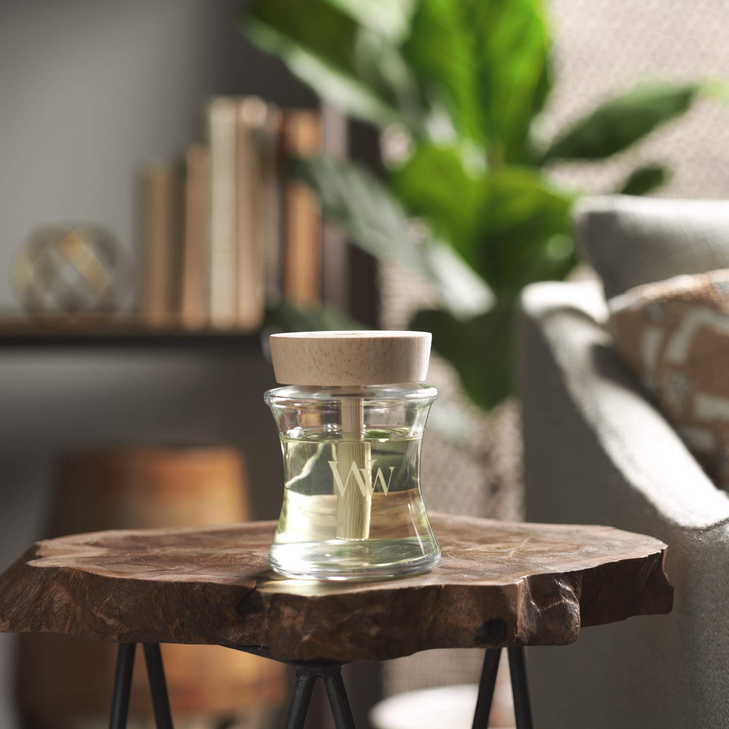 WoodWick Spill-Proof Diffuser lid engraving adds refined, stylish detail
