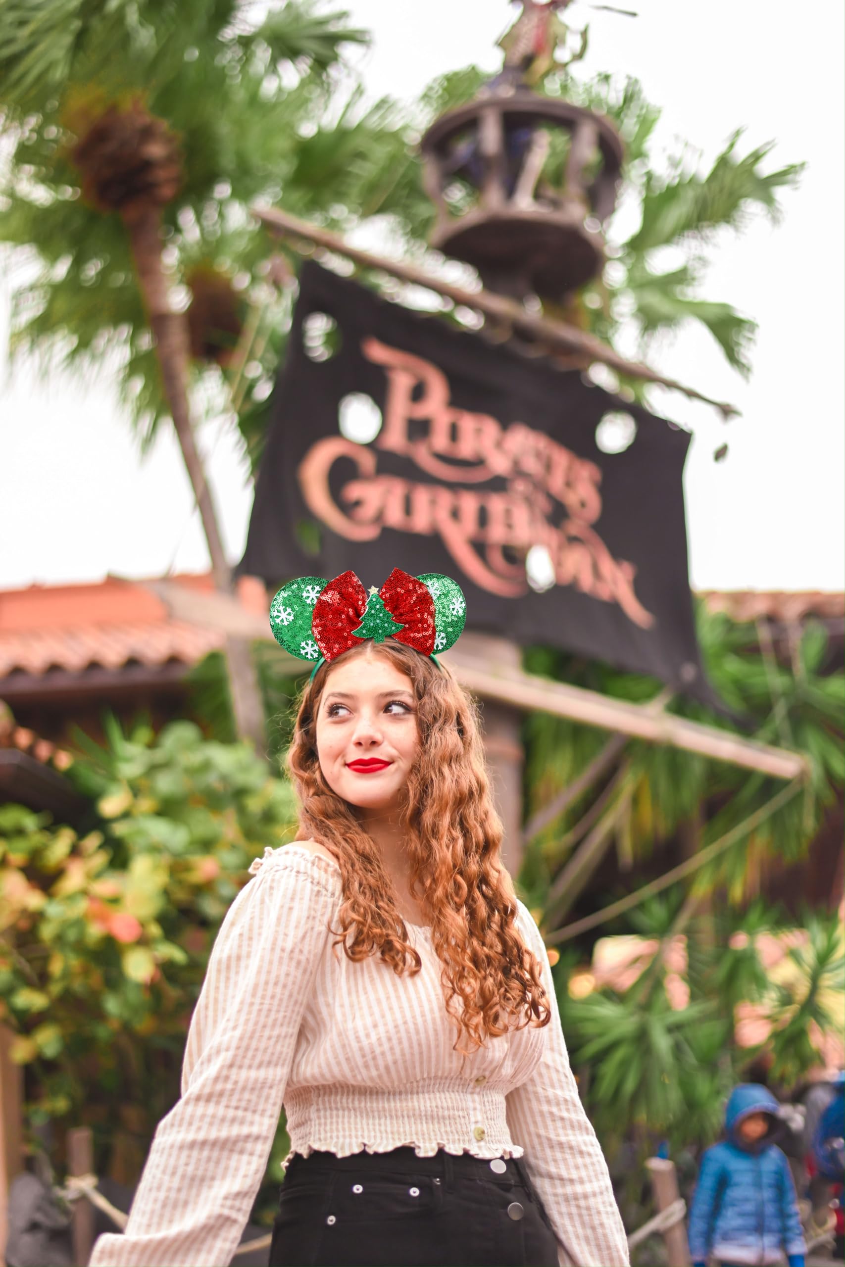 WOVOWOVO polyester-sequin headband provides soft, durable wear