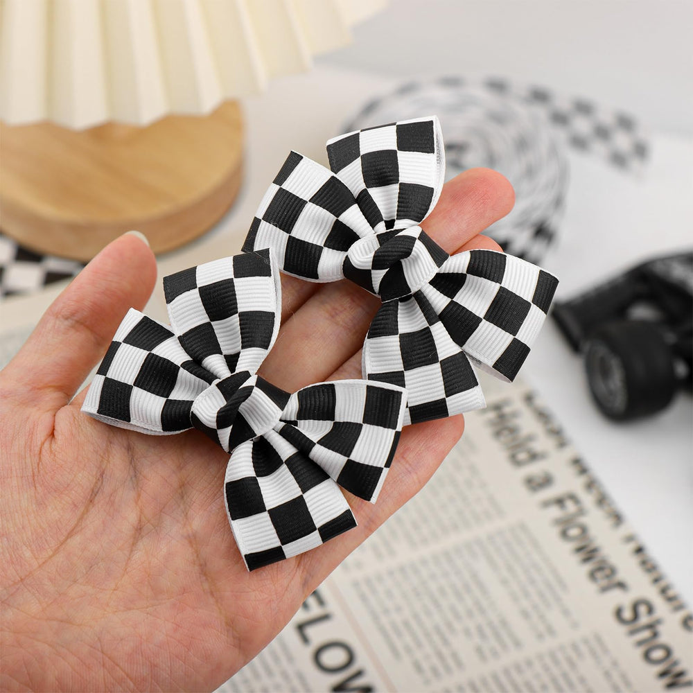 Two clips per pack offer easy matching with racing outfits.