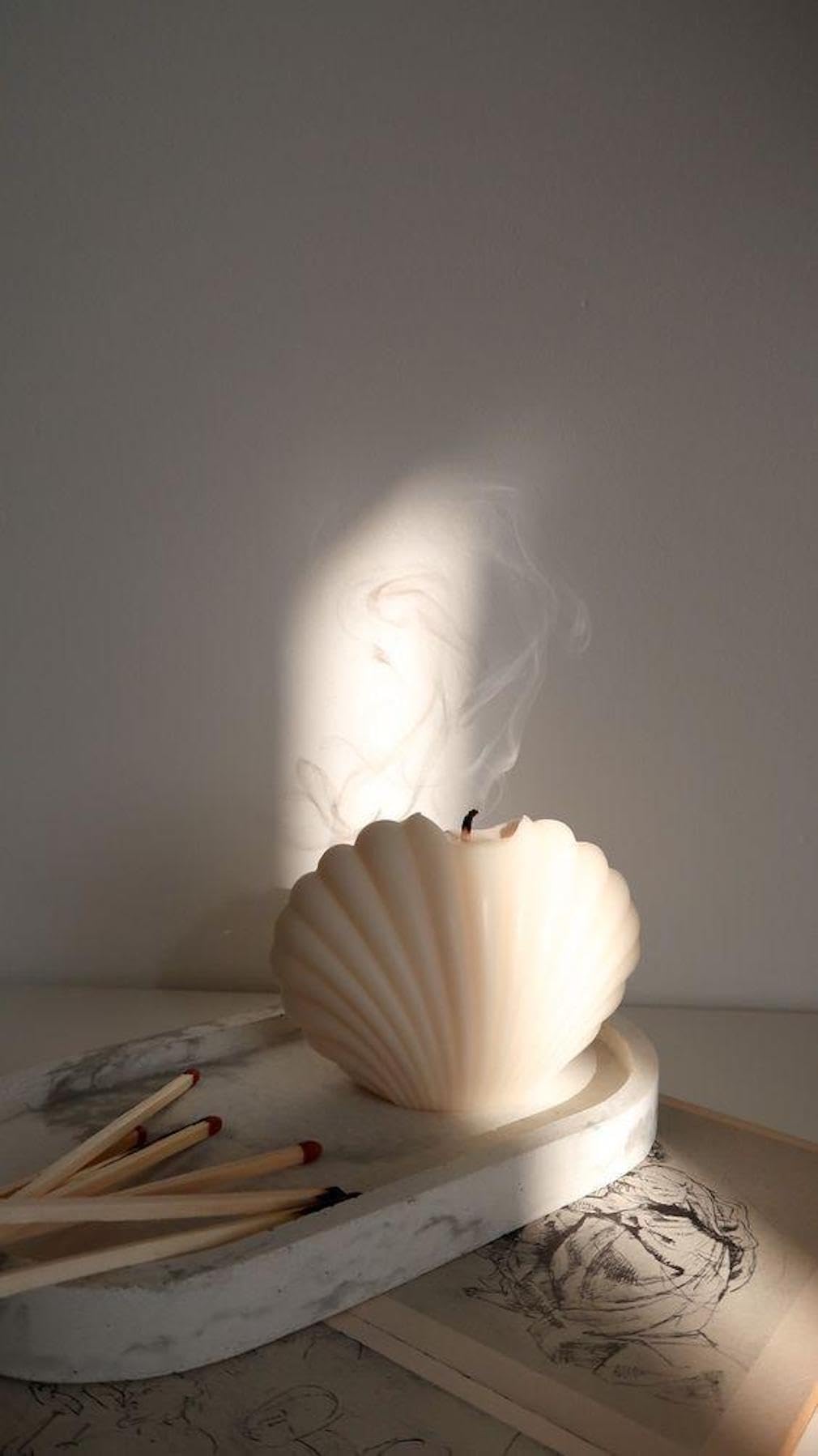 YEBEY bubble candle-pair enhances mood and fragrance for yoga and relaxation.