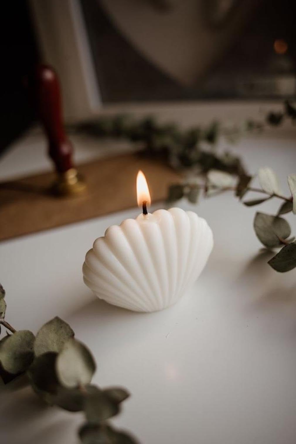 YEBEY body-bust candle decorative sculpture ideal for gifting and stylish room accents.