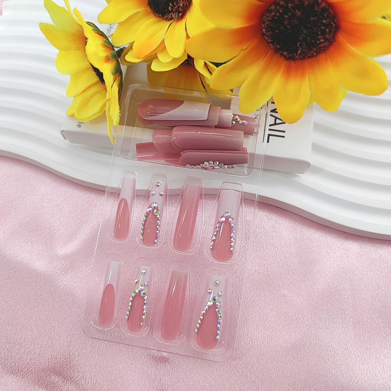 YOJIATOP 24-piece press-on nail set packaging and contents.
