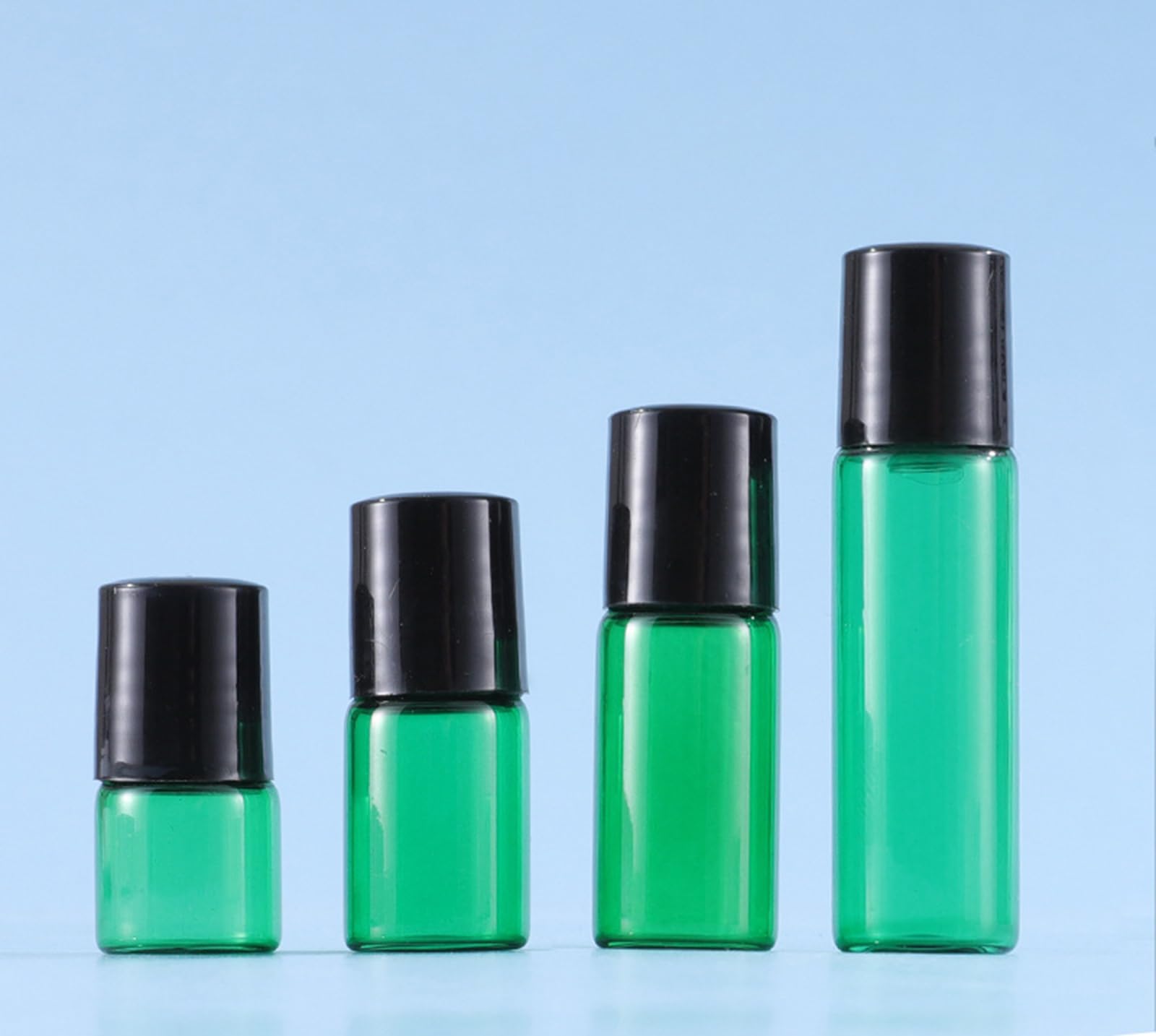 ZbFwmx compact 2.8x1.5 cm bottles fit easily in pockets.