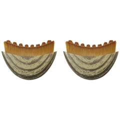 Zhuohai Contour Face Brush targeting the cheek area for lifted, sculpted contours.